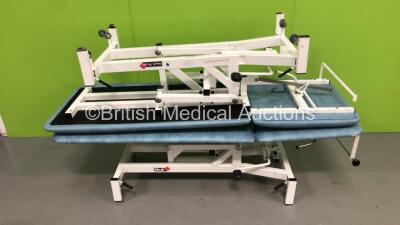 2 x Medi-Plinth Hydraulic Patient Examination Couches (Hydraulics Tested Working) *S/N 5870806*