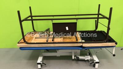 1 x Plinth Co Hydraulic Patient Examination Couch (Hydraulics Tested Working) and 1 x Static Patient Examination Couch *S/N 30201690*