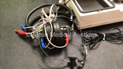 Madsen Aurical HI-Pro Otometrics Audiometer in Transport Case with Headphones and Trigger Switch (Powers Up) - 3