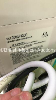 Fisher and Paykel Neopuff Infant Resuscitare with Mattress and Hoses (Powers Up - Damage to Rear Panel - See PIctures) *S/N 2001-WE133000075* - 7