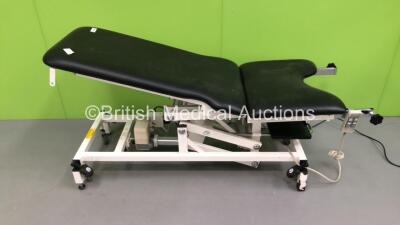 Huntleigh Electric Patient Examination Couch with Controller (Powers Up)