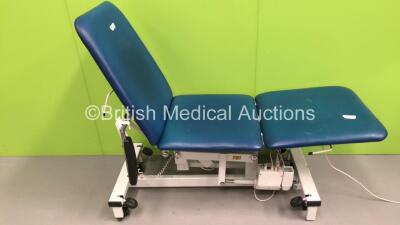 Plinth 2000 Electric Patient Examination Couch with Controller (Powers Up)