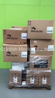 Pallet of Molnlycke Hips Packs and SmartMix Vacuum Mixing Bowls (Majority Out of Date)