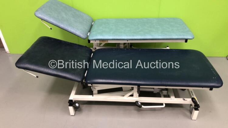 2 x Huntleigh Akron Hydraulic Patient Examination Couches (Hydraulics Tested Working) *S/N 11584*