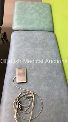 1 x Huntleigh Hydraulic Patient Examination Couch (Hydraulics Tested Working) and 1 x Huntleigh Electric Patient Examination Couch with Controller (Powers Up) *S/N 12454* - 3