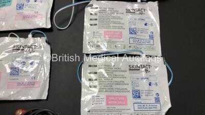 3 x Zoll AED Pro Defibrillators with 3 x Batteries, 2 x ECG Leads, 6 x Electrode Packs and 2 x Carry Cases (All Power Up, 3 x Damage to Screens and 2 x Slight Damage to Casing - See Photos) - 7