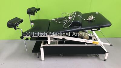 Huntleigh Nesbit Evans Electric Gyne Examination Couch with Stirrups and Controller (Powers Up) *15741*