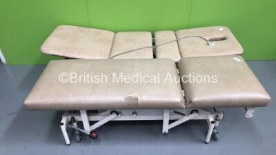 1 x Huntleigh Akron Electric Patient Couch (Unable to Power Test Due to No Controller) and 1 x Hydraulic Patient Couch (Hydraulics Tested - Rip to Cushion) *S/N FSA0207412*