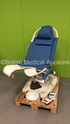Maquet Radius Gynecology Chair Ref 1557.05AB.P3 with Controller (Powers Up) *S/N 02006* **Mfd 2003**