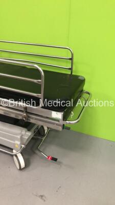 Anetic Aid QA2 Hydraulic Patient Trolley with Cushions (Hydraulics Tested Working) - 5