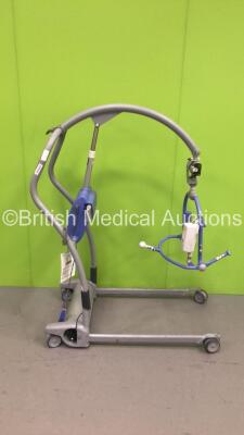 Arjo Maxi-Twin Electric Patient Hoist with Battery and Controller (Powers Up) *S/N NA*