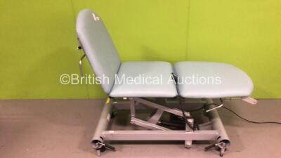 Seers Medical Electric Patient Examination Couch with Controller (No Power) *S/N 100692*