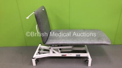 Medi-Plinth Hydraulic Patient Couch (Hydraulics Tested Working - Rips to Cushions- See Photos)