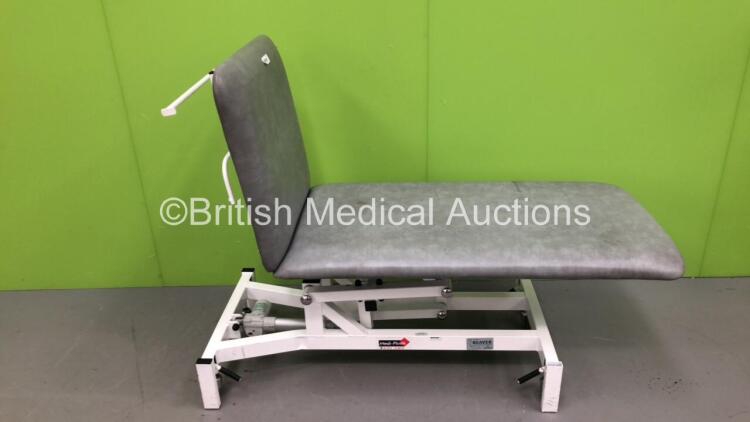Medi-Plinth Hydraulic Patient Couch (Hydraulics Tested Working - Rips to Cushions- See Photos)
