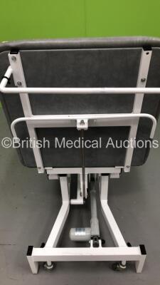 Medi-Plinth Hydraulic Patient Couch (Hydraulics Tested Working - Rips to Cushions- See Photos) - 3