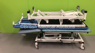 1 x Huntleigh Hydraulic Patient Examination Couch (Hydraulics Tested Working - Rips to Cushions - See Pictures) and 1 x Electric Patient Examination Couch with Controller (Powers Up) *S/N 43959*