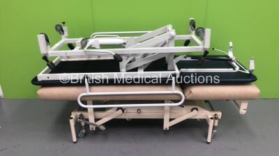 2 x Huntleigh Hydraulic Patient Examination Couches (Hydraulics Tested Working - Rips to Cushions - See Pictures) *S/N 19302*