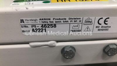 1 x Huntleigh Akron Hydraulic Patient Examination Couch and 1 x Nesbit Evans Hydraulic Patient Couch (Hydraulics Tested Working) *S/N 19279* - 4