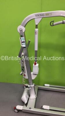 4 x Viking M Electric Patient Hoists with 4 x Batteries and 2 x Controllers (All Power Up) - 2