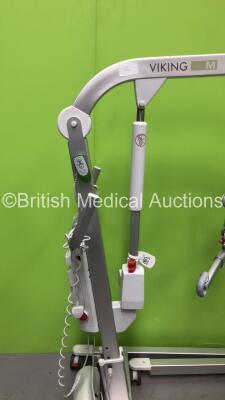 4 x Viking M Electric Patient Hoists with 4 x Batteries and 4 x Controllers (3 x Power Up, 1 x No Power) - 2