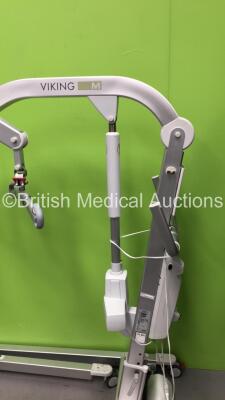 4 x Viking M Electric Patient Hoists with 4 x Batteries and 4 x Controllers (3 x Power Up, 1 x No Power) - 8