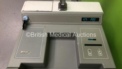 GE AMX 4 Plus - IEC Mobile X-Ray Model No 2275938 (Powers Up with Key - Key Included - General Marks / Damage to Machine - See Pictures) *S/N 979340WK7* **Mfd 04/2003** - 2