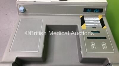 GE AMX 4 Plus - IEC Mobile X-Ray Model No 2275938 (Powers Up with Key - Key Included - General Marks / Damage to Machine - See Pictures) *S/N 1010124WK4* **Mfd 10/2006** - 2