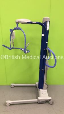 Arjo Maxi-Move Electric Patient Hoist with Controller (Not Power Test Due to No Battery)