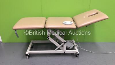 Metron Medical Electric 3 Way Patient Examination Couch with Foot Controller (No Power) *S/N 201228*