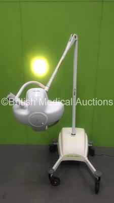 ALM Axcel Mobile Operating Light on Stand (Powers Up with Good Bulb)