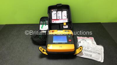 Medtronic Lifepak 1000 Automated External Defibrillator *Mfd - 2016* Version - 2.51 with 1 x Battery, 1 x 3 Lead ECG Lead and 2 x Electrodes (Both Expired) in Case (Powers Up in Both AED and ECG Modes) *44823382*