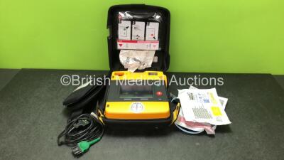 Medtronic Lifepak 1000 Automated External Defibrillator *Mfd - 2015* Version - 2.51 with 1 x Battery, 1 x 3 Lead ECG Lead and 3 x Electrodes (All Expired) in Case (Powers Up in Both AED and ECG Modes) *43235675*