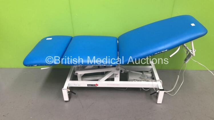 Medi-Plinth Electric 3 Way Patient Examination Couch with Controller (Powers Up)