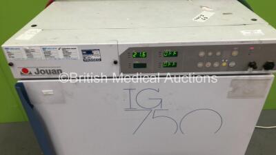 Jouan IG 750 Water Jacketed CO2 Incubator (Powers Up) - 2