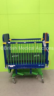 Sidhil Inspiration Electric Infant Cot with Mattress and Controller (Powers Up)