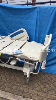 5 x Hill Evolution Electric Hospital Beds (1 x In Picture 5 in Lot) - 5