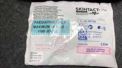 2 x Zoll AED PRO Defibrillators with 2 x 3 Lead ECG Leads, 2 x Electrode Packs *1 In Date, 1 Out of Date* in 2 x Carry Bags (Both Power Up with Stock Battery, Batteries Not Included, Slightly Damaged Display Screens) - 5