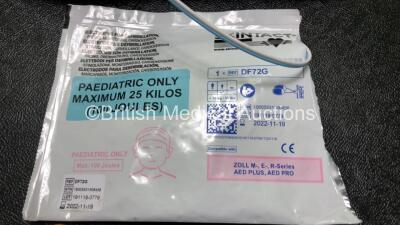 2 x Zoll AED PRO Defibrillators with 2 x 3 Lead ECG Leads, 2 x Electrode Packs *1 In Date, 1 Out of Date* in 2 x Carry Bags (Both Power Up with Stock Battery, Batteries Not Included, Slightly Damaged Display Screens) - 5