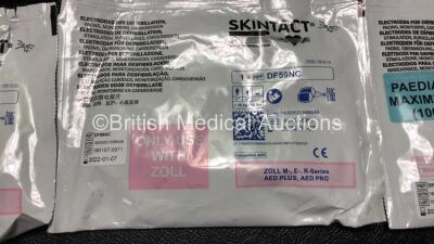 2 x Zoll AED PRO Defibrillators with 2 x 3 Lead ECG Leads, 3 x Electrode Packs *All Out of Date* in 2 x Carry Bags (Both Power Up with Stock Battery, Batteries Not Included, Slightly Damaged Display Screens) - 5