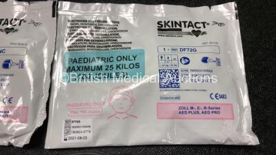 2 x Zoll AED PRO Defibrillators with 2 x 3 Lead ECG Leads, 3 x Electrode Packs *All Out of Date* in 2 x Carry Bags (Both Power Up with Stock Battery, Batteries Not Included, Slightly Damaged Display Screens) - 6
