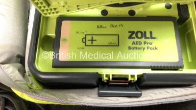 Zoll AED PRO Defibrillators 1 x Battery and 1 x 3 Lead ECG Lead in Carry Bag (Powers Up with Damaged Plastic Screen-See Photo) *SN A10C016689* - 4