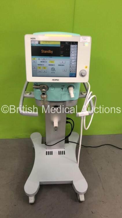 Aeonmed VG70 Ventilator Software Version 2.00, Running Hours 853h 56m with 1 x Hose on Stand *Mfd 07-2020* (Powers Up)