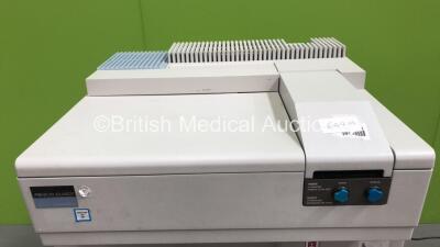 Perkin Elmer Lambda Bio 40 UV/VIS Spectrometer (Powers Up)