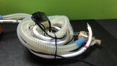 Drager Oxylog 2000 Ventilator Software Version 3.01, with 1 x Hose, 1 x Breathing Tube and 1 x AC Power Supply (Powers Up) *SN ARMM-0128* - 3