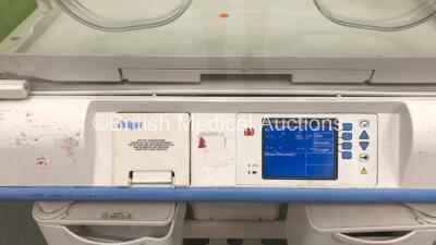 Air-Shields Isolette C2000 Infant Incubator Version 3.01 (Powers Up) - 2