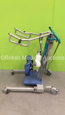 Arjo Sara 3000 Electric Patient Hoist with Controller and Battery (Powers Up)