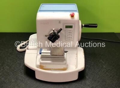 Thermo Scientific Shandon Finesse E+ Microtome (Powers Up with Damage to Casing and Remote Plug - See Photos)