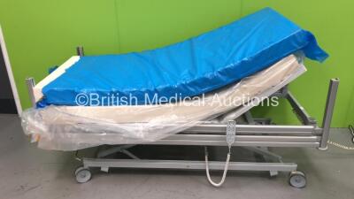 Haelvoet Electric Hospital Bed with Side Rails and 2 x Mattresses (Powers Up and Tested Working)