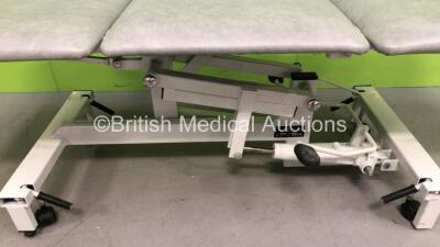 Plinth 2000 3 Way Hydraulic Patient Examination Couch (Hydraulics Tested Working) - 3