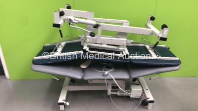 1 x Plinth 2000 Electric Patient Couch (No Power with 1 Missing Wheel-See Photo) and 1 x Plinth 200 Hydraulic Patient Couch (Hydraulic Testing and Working)